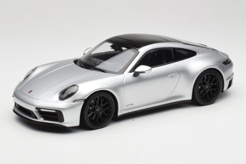 Porsche 911 992 Carrera 4 GTS Stříbrný Minichamps 1:18 155063104 Kov
