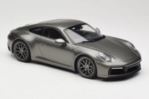 Porsche 911 992 Carrera 4S Aventurine Green Metallic Minichamps 1:18 155067328 Kov – obrázek 2 z 6