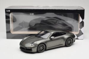 Porsche 911 992 Carrera 4S Aventurine Green Metallic Minichamps 1:18 155067328 Kov – obrázek 6 z 6