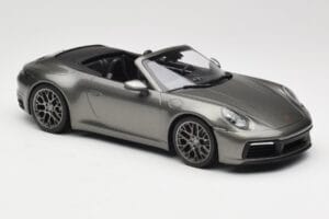 Porsche 911 992 Carrera 4S Kabriolet Mamba Green Metallic Minichamps 1:18 155067337 Kov – obrázek 4 z 6