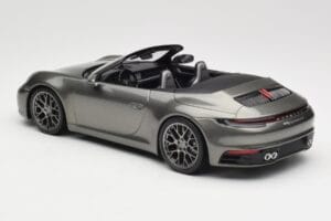 Porsche 911 992 Carrera 4S Kabriolet Mamba Green Metallic Minichamps 1:18 155067337 Kov – obrázek 5 z 6