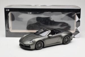 Porsche 911 992 Carrera 4S Kabriolet Mamba Green Metallic Minichamps 1:18 155067337 Kov – obrázek 6 z 6
