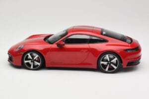 Porsche 911 992 Carrera 4S Carmine Red Minichamps 1:18 155067326 Kov – obrázek 3 z 6