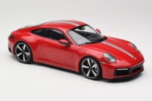 Porsche 911 992 Carrera 4S Carmine Red Minichamps 1:18 155067326 Kov – obrázek 4 z 6