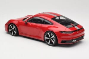 Porsche 911 992 Carrera 4S Carmine Red Minichamps 1:18 155067326 Kov – obrázek 5 z 6