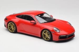 Porsche 911 992 Carrera 4S Guards Červený & Zlatá Kola Minichamps 1:18 153067328 Kov – obrázek 4 z 6
