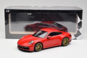 Porsche 911 992 Carrera 4S Guards Červený & Zlatá Kola Minichamps 1:18 153067328 Kov – obrázek 6 z 6