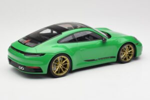 Porsche 911 992 Carrera 4S Python Green Minichamps 1:18 155067325 Kov – obrázek 2 z 6