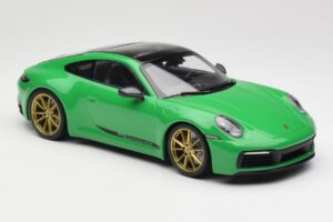Porsche 911 992 Carrera 4S Python Green Minichamps 1:18 155067325 Kov – obrázek 4 z 6