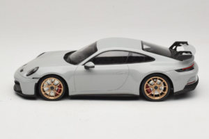 Porsche 911 992 GT3 Chalk Zlatá Kola Minichamps 1:18 117069001 Kov – obrázek 3 z 6