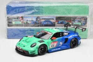 Porsche 911 992 GT3 R Falken #44 D. Eriksson / T. Heinemann 24 Hours of Nurburgring 2023 Minichamps 1:18 113236344 Kov – obrázek 8 z 8