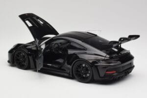 Porsche 911 992 GT3 RS Černý & Černá Kola Concept Minichamps 1:18 911992003 Kov – obrázek 5 z 8