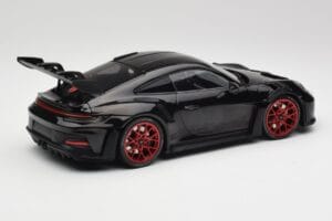 Porsche 911 992 GT3 RS Černý & Červená Kola & Černý Dekor Minichamps 1:18 153062240 Kov – obrázek 2 z 6