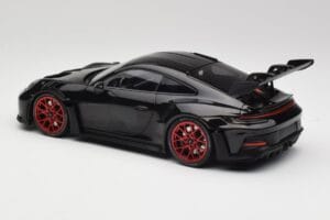 Porsche 911 992 GT3 RS Černý & Červená Kola & Černý Dekor Minichamps 1:18 153062240 Kov – obrázek 5 z 6