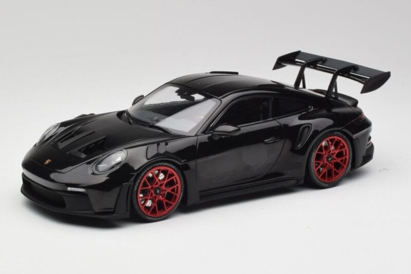 Porsche 911 992 GT3 RS Černý & Červená Kola & Černý Dekor Minichamps 1:18 153062240 Kov