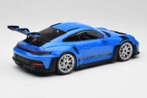 Porsche 911 992 GT3 RS Modrý & Stříbrná Kola & Černý Dekor Minichamps 1:18 153062234 Kov – obrázek 2 z 6
