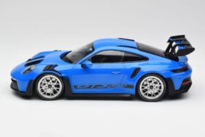 Porsche 911 992 GT3 RS Modrý & Stříbrná Kola & Černý Dekor Minichamps 1:18 153062234 Kov – obrázek 3 z 6