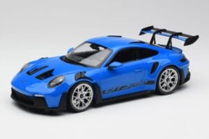 Porsche 911 992 GT3 RS Modrý & Stříbrná Kola & Černý Dekor Minichamps 1:18 153062234 Kov