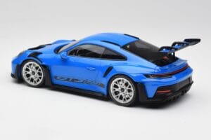 Porsche 911 992 GT3 RS Modrý & Stříbrná Kola & Černý Dekor Minichamps 1:18 153062234 Kov – obrázek 5 z 6