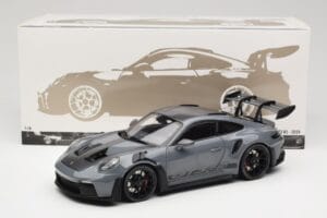 Porsche 911 992 GT3 RS Crayon Weissach Package & Black Wheels Minichamps 1:18 110062024 Kov – obrázek 8 z 8