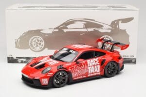 Porsche 911 992 GT3 RS Getspeed Race Taxi Guards Red Minichamps 1:18 110062040 Kov – obrázek 8 z 8