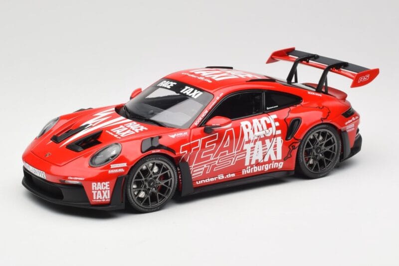 Porsche 911 992 GT3 RS Getspeed Race Taxi Guards Red Minichamps 1:18 110062040 Kov