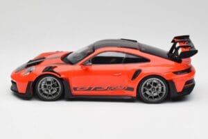 Porsche 911 992 GT3 RS Guards Oranžový & Stříbrná Kola Minichamps 1:18 911992002 Kov – obrázek 3 z 6