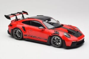 Porsche 911 992 GT3 RS Guards Červený & Stříbrná Kola Weissach Package Minichamps 1:18 153062246 Kov – obrázek 4 z 6