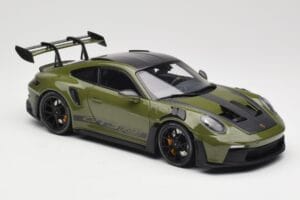 Porsche 911 992 GT3 RS Nato Olive & Black Wheels Minichamps 1:18 110062027 Kov – obrázek 6 z 8