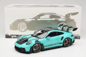 Porsche 911 992 GT3 RS Python Green & Dark Silver Wheels Minichamps 1:18 110062026 Kov – obrázek 8 z 8