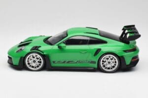 Porsche 911 992 GT3 RS Python Zelený & Stříbrná Kola & Černý Dekor Minichamps 1:18 153062235 Kov – obrázek 3 z 6