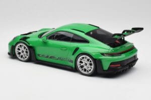 Porsche 911 992 GT3 RS Python Zelený & Stříbrná Kola & Černý Dekor Minichamps 1:18 153062235 Kov – obrázek 5 z 6