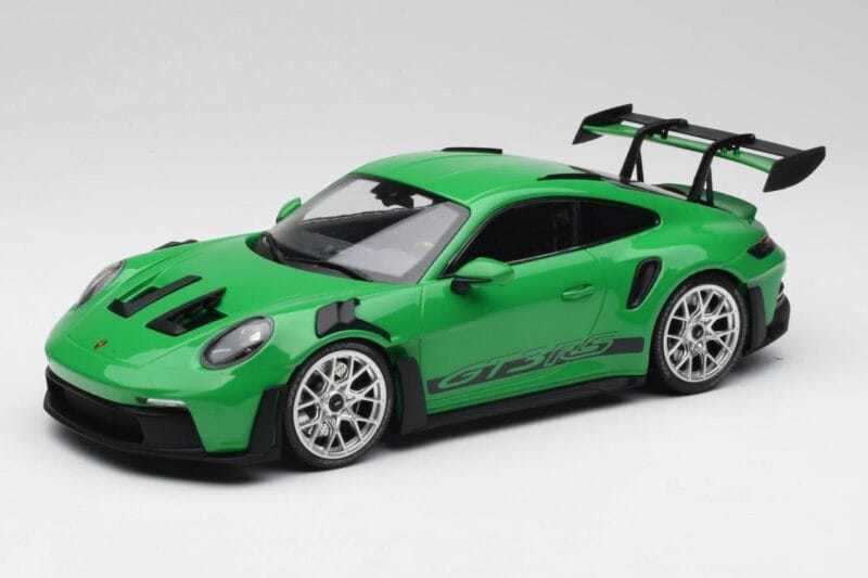Porsche 911 992 GT3 RS Python Zelený & Stříbrná Kola & Černý Dekor Minichamps 1:18 153062235 Kov