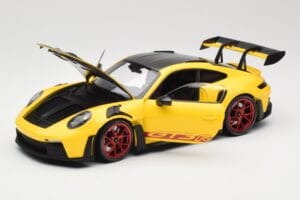 Porsche 911 992 GT3 RS Racing Yellow Weissach Package & Red Wheels Minichamps 1:18 110062025 Kov – obrázek 2 z 8