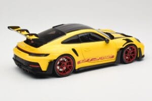 Porsche 911 992 GT3 RS Racing Yellow Weissach Package & Red Wheels Minichamps 1:18 110062025 Kov – obrázek 3 z 8