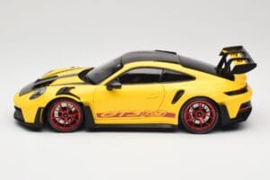 Porsche 911 992 GT3 RS Racing Yellow Weissach Package & Red Wheels Minichamps 1:18 110062025 Kov – obrázek 4 z 8