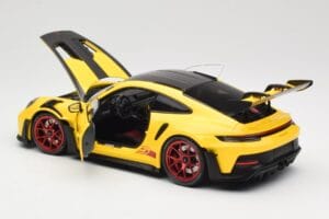 Porsche 911 992 GT3 RS Racing Yellow Weissach Package & Red Wheels Minichamps 1:18 110062025 Kov – obrázek 5 z 8