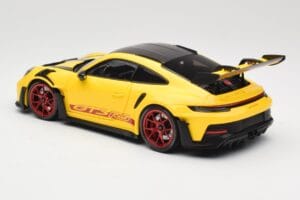 Porsche 911 992 GT3 RS Racing Yellow Weissach Package & Red Wheels Minichamps 1:18 110062025 Kov – obrázek 7 z 8