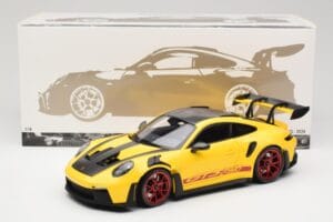 Porsche 911 992 GT3 RS Racing Yellow Weissach Package & Red Wheels Minichamps 1:18 110062025 Kov – obrázek 8 z 8