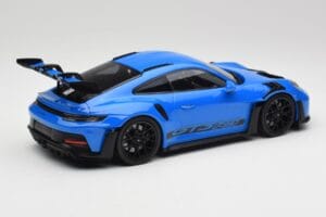 Porsche 911 992 GT3 RS Shark Modrý & Černá Kola Minichamps 1:18 153062233 Kov – obrázek 2 z 6