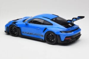 Porsche 911 992 GT3 RS Shark Modrý & Černá Kola Minichamps 1:18 153062233 Kov – obrázek 5 z 6