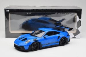 Porsche 911 992 GT3 RS Shark Modrý & Černá Kola Minichamps 1:18 153062233 Kov – obrázek 6 z 6