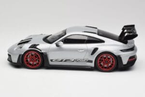 Porsche 911 992 GT3 RS Stříbrný & Červená Kola Minichamps 1:18 153062241 Kov – obrázek 3 z 6