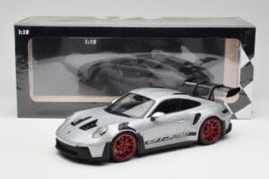 Porsche 911 992 GT3 RS Stříbrný & Červená Kola Minichamps 1:18 153062241 Kov – obrázek 6 z 6