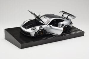 Porsche 911 992 GT3 RS Stříbrný Weissach Package Minichamps 1:18 110062020 Kov – obrázek 3 z 8