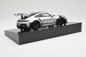 Porsche 911 992 GT3 RS Stříbrný Weissach Package Minichamps 1:18 110062020 Kov – obrázek 4 z 8