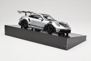 Porsche 911 992 GT3 RS Stříbrný Weissach Package Minichamps 1:18 110062020 Kov – obrázek 6 z 8