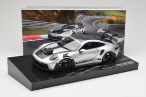 Porsche 911 992 GT3 RS Stříbrný Weissach Package Minichamps 1:18 110062020 Kov – obrázek 8 z 8