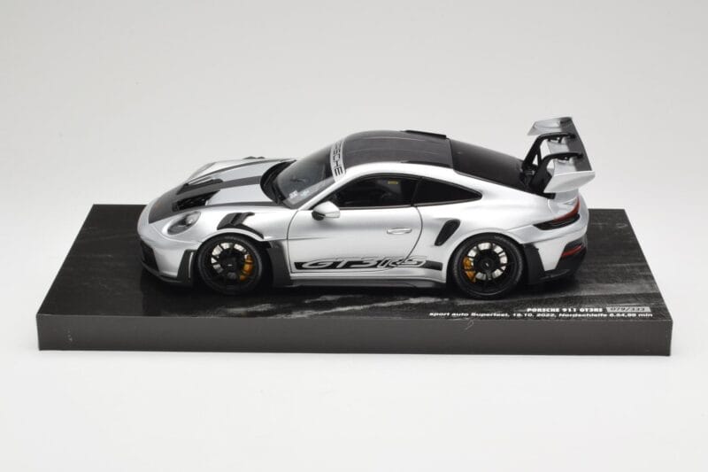 Porsche 911 992 GT3 RS Stříbrný Weissach Package Minichamps 1:18 110062020 Kov