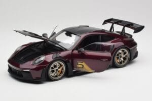 Porsche 911 992 GT3 RS Ultraviolet & Stříbrná Kola Minichamps 1:18 110062029 Kov – obrázek 2 z 8